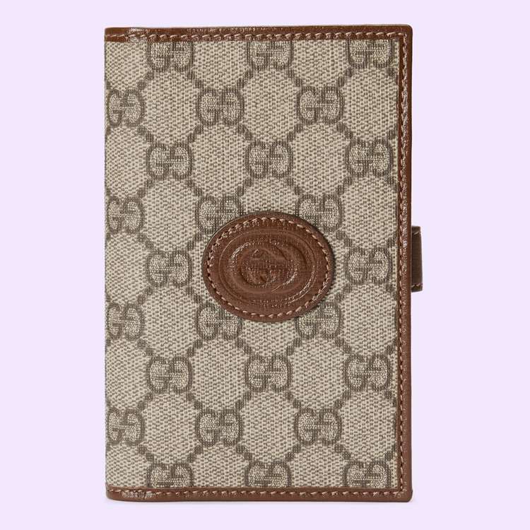 724562.92TCG.8563.001.080.0000.Light GG passport case with Interlocking G